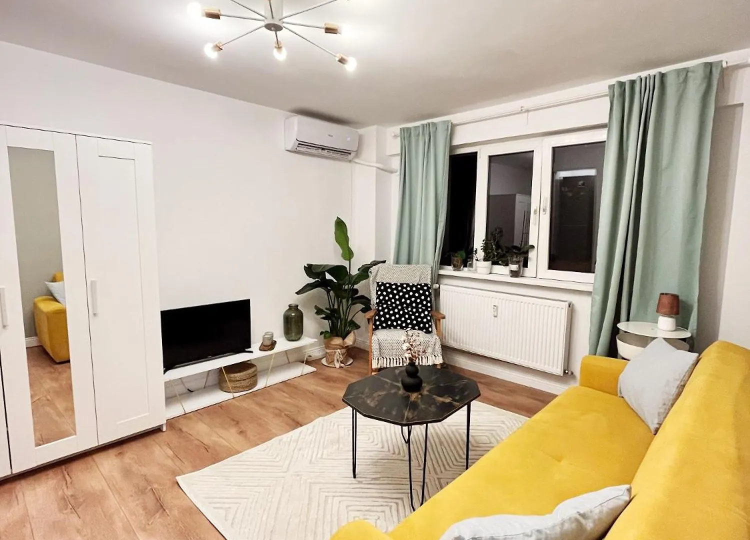 Lola\'S Apartament Close To City Center location